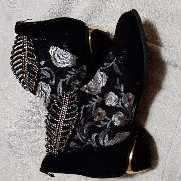 Suede Embroidered/Embellished Booties 7.5 - Picture 4 of 8